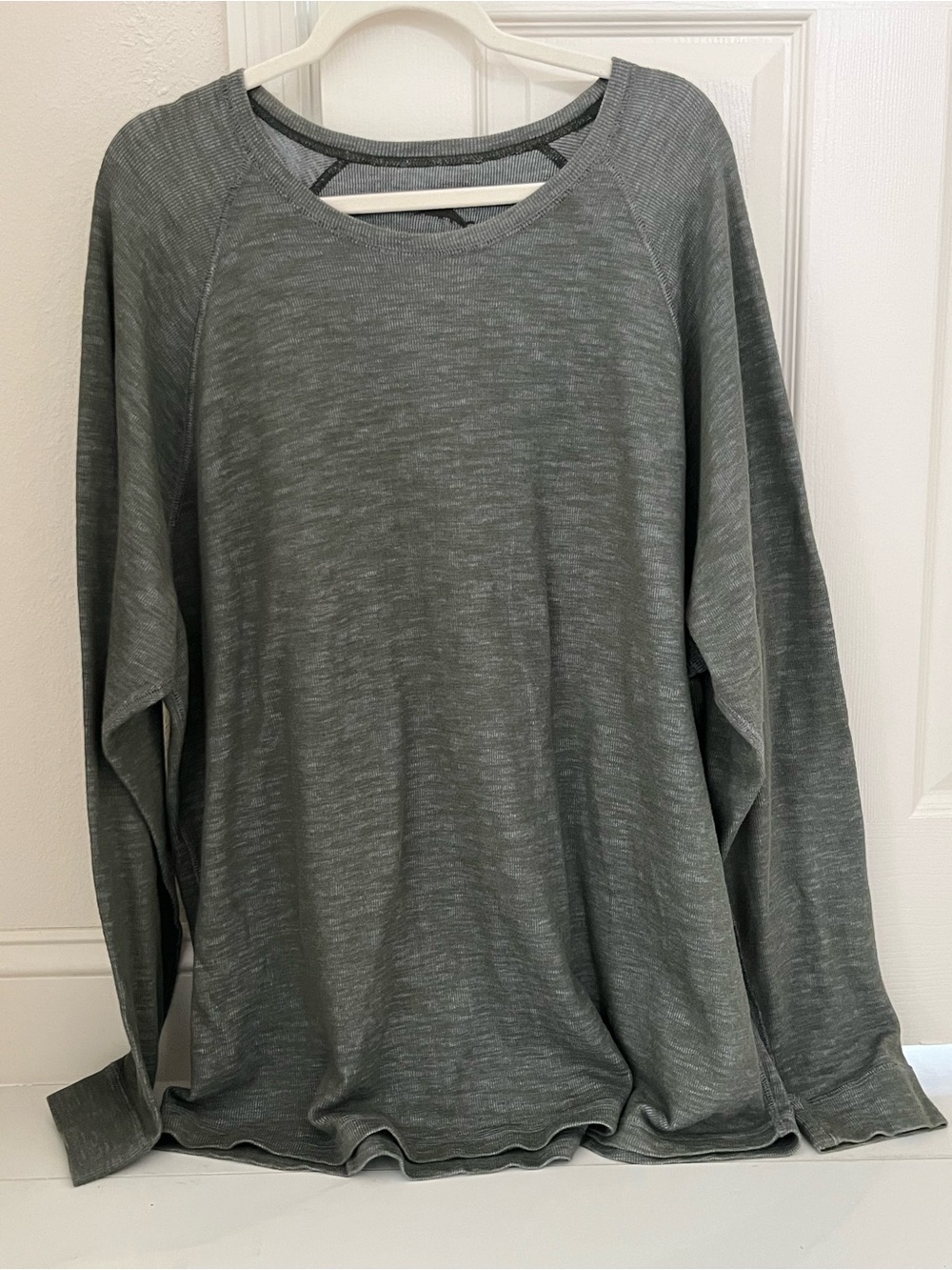 Tommy Bahama
Men's Long-Sleeve Crewneck Shirt - Gray XXL - Picture 2 of 7
